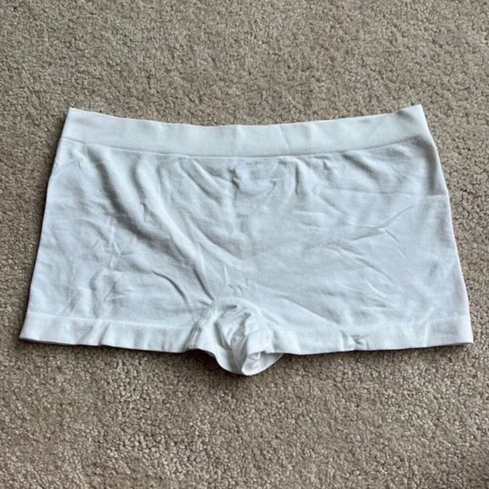 Spirit Halloween Women Seamless Boyshort Panty White One Size NWT Costume Shorts - Picture 8 of 8